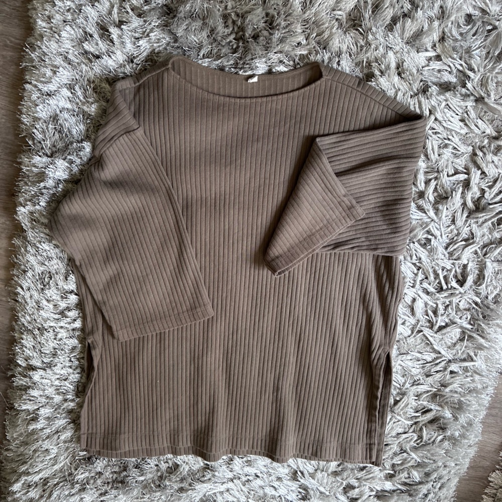 Uniqlo rubbed taupe coloured three quarter sleeve tunic top